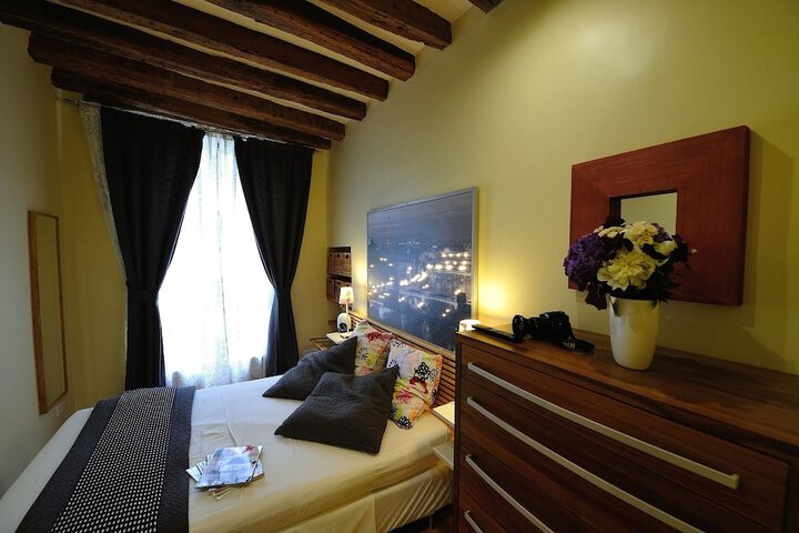 Room 32 of 648