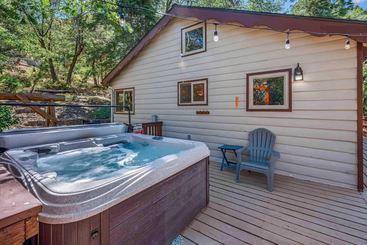 Pool 10 of 15