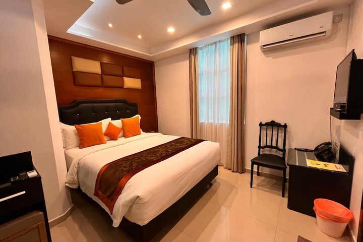 Room 34 of 114