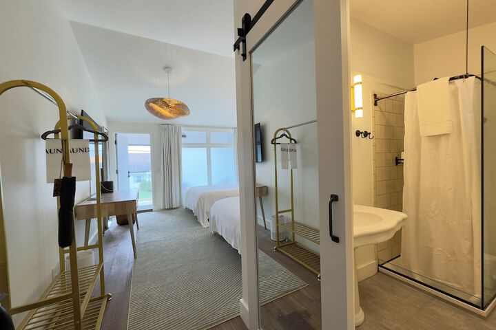 Room 46 of 85