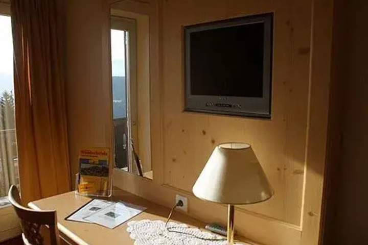 Room 7 of 15