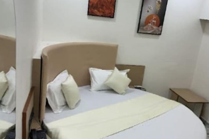 Room 16 of 25