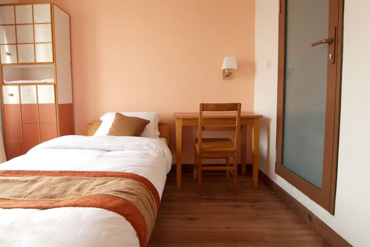 Room 12 of 19
