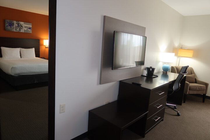 Room 11 of 28