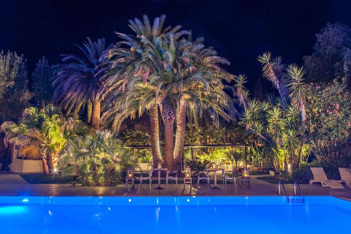Hotel Pool