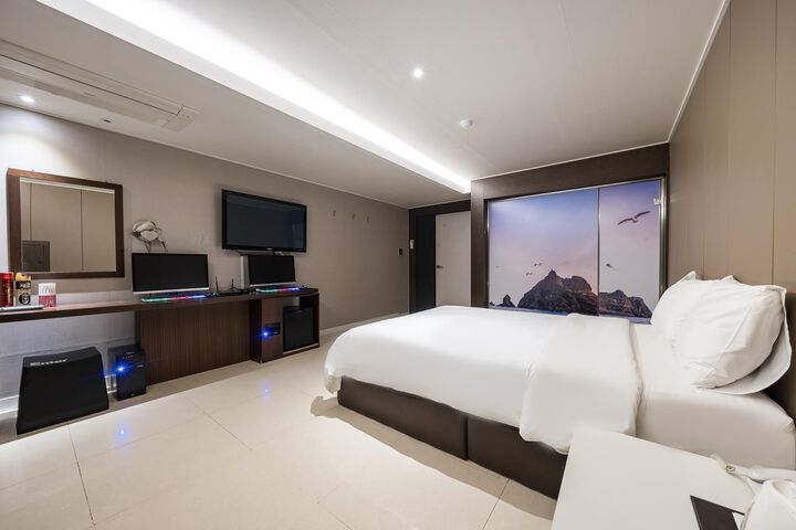Room 81 of 83