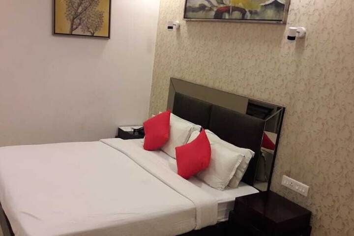Room 4 of 15
