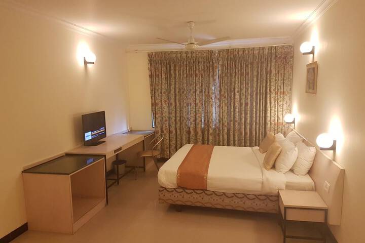 Room 13 of 36