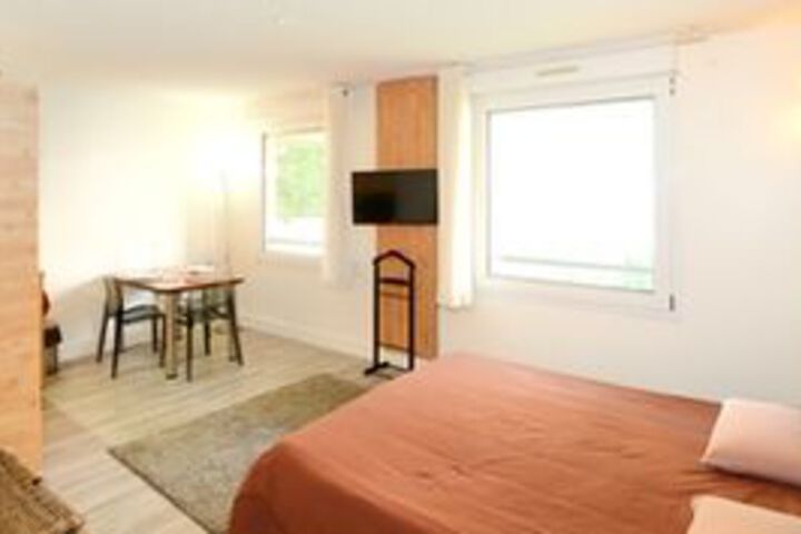 Room 6 of 11