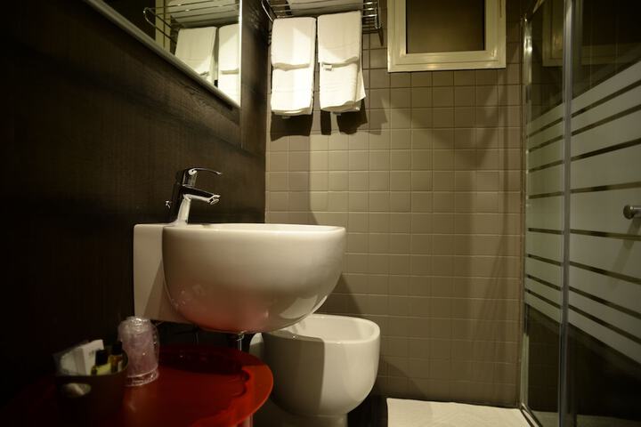 Room 43 of 66