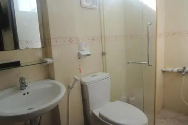Room 9 of 11