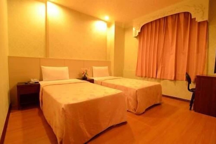 Room 7 of 13