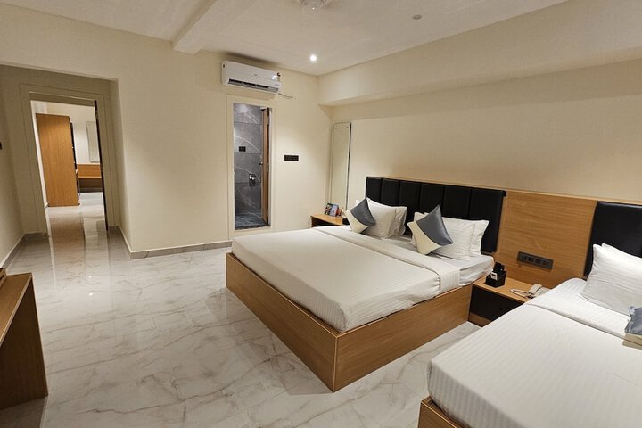 Room 11 of 33