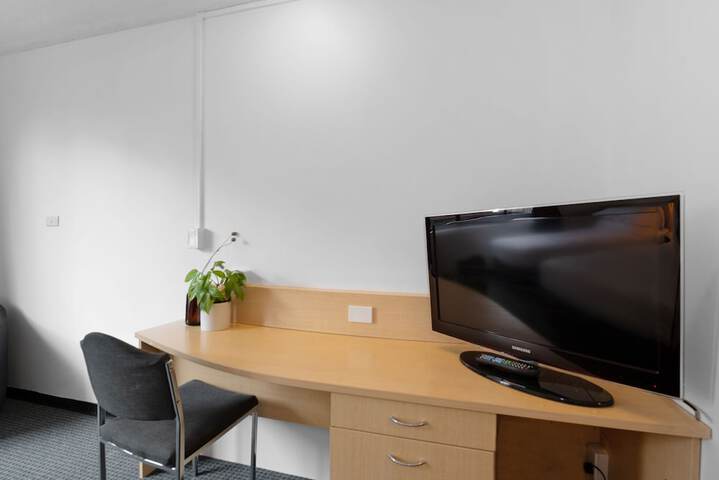 Room 13 of 40