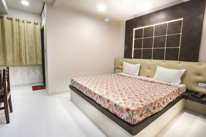 Room 5 of 13