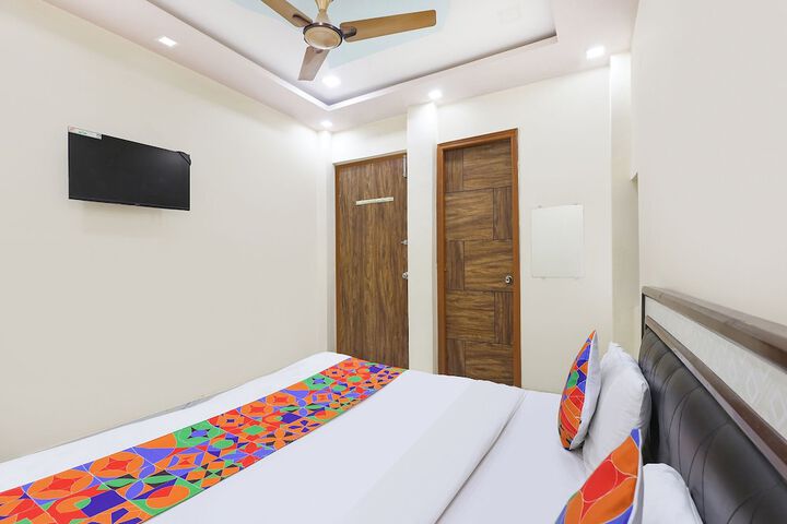 Room 8 of 34