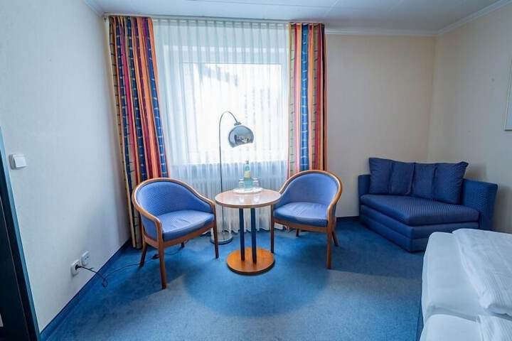 Room 8 of 83