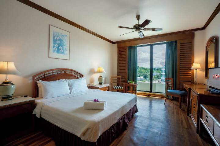 Room 30 of 104