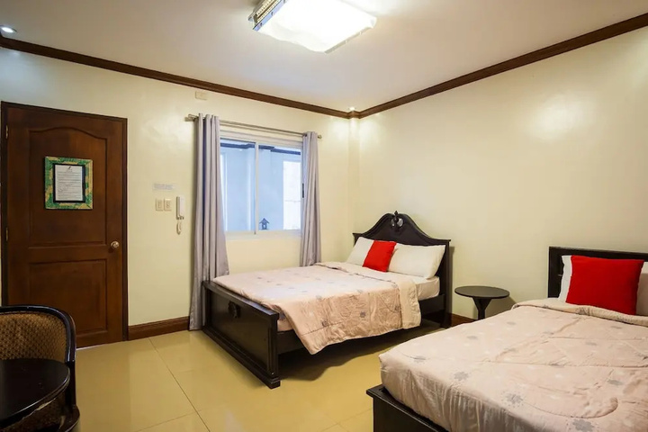 Room 7 of 9