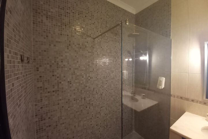 Room 44 of 99