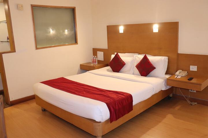 Room 13 of 40