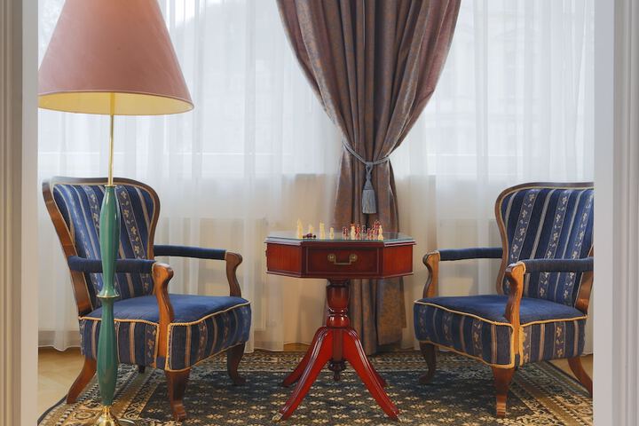 Room 9 of 38