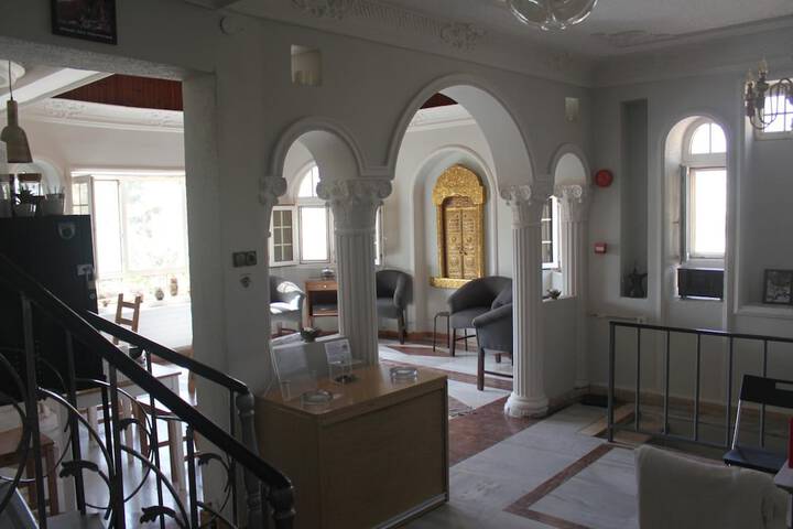 Entrance & Lobby
