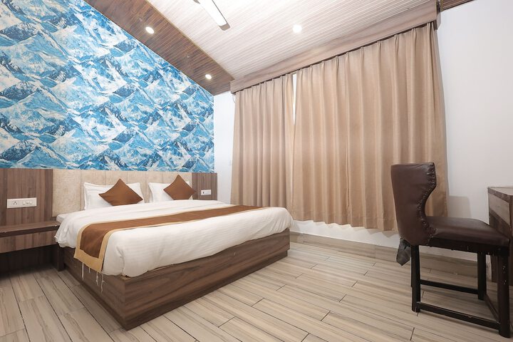 Room 5 of 13