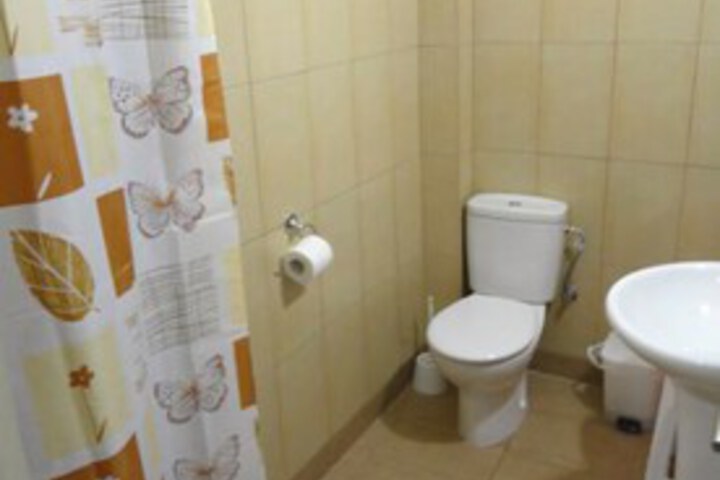 Room 4 of 8