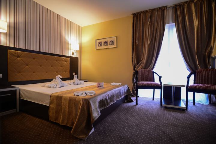 Room 12 of 70