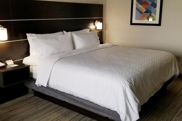 Standard | King Bed (28 of 30)