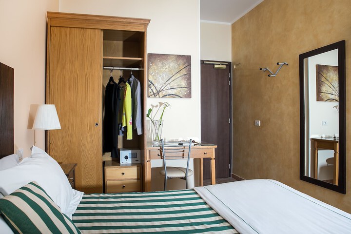 Room 6 of 86