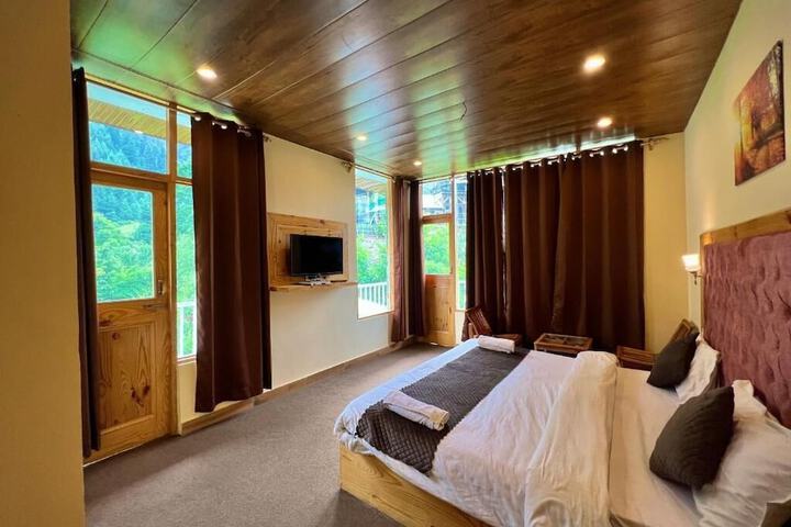 Room 13 of 24