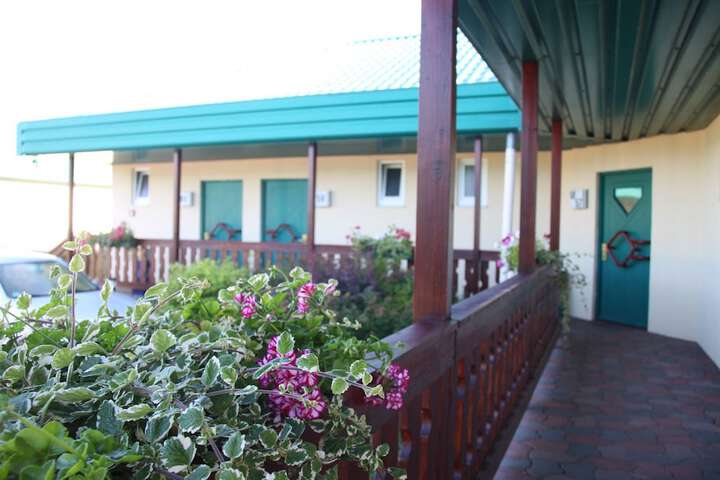 Hotel Exterior 55 of 70