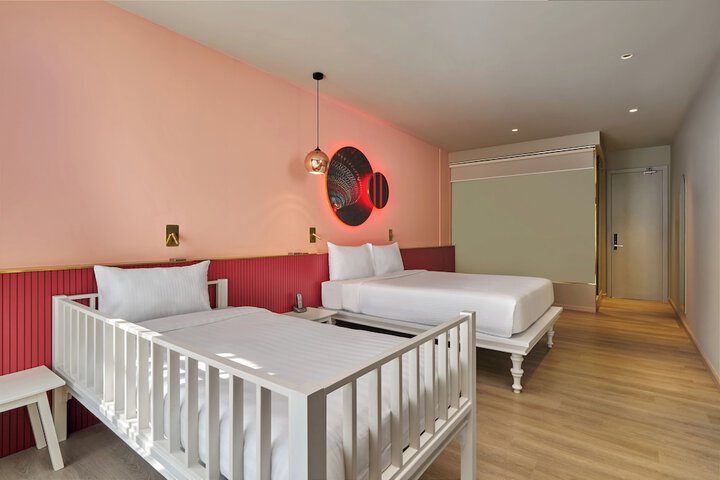 Room 19 of 40