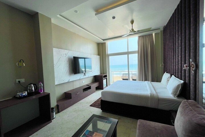 Room 18 of 100