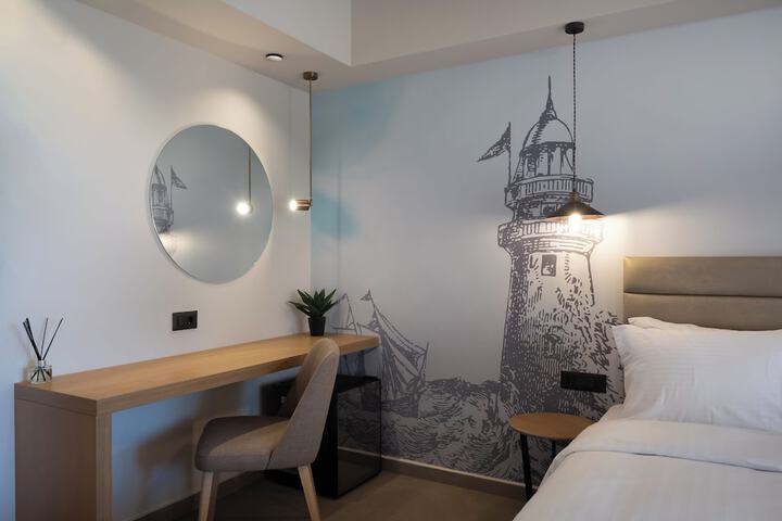 Room 28 of 68