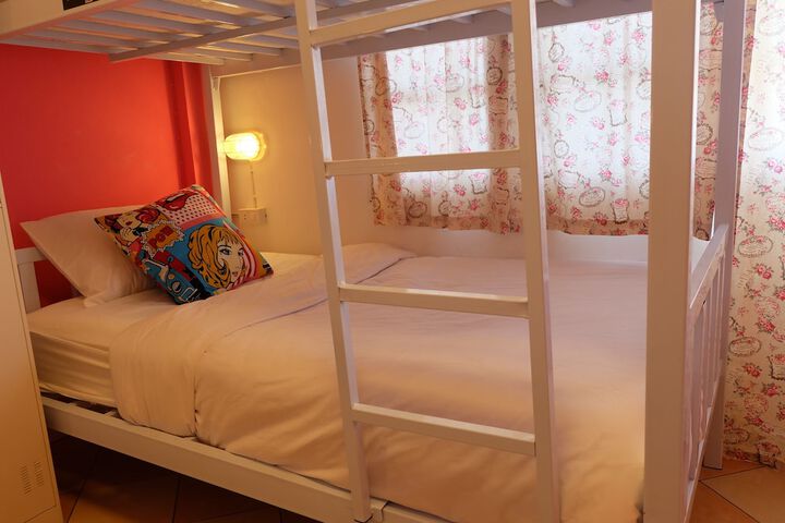 Room 6 of 37