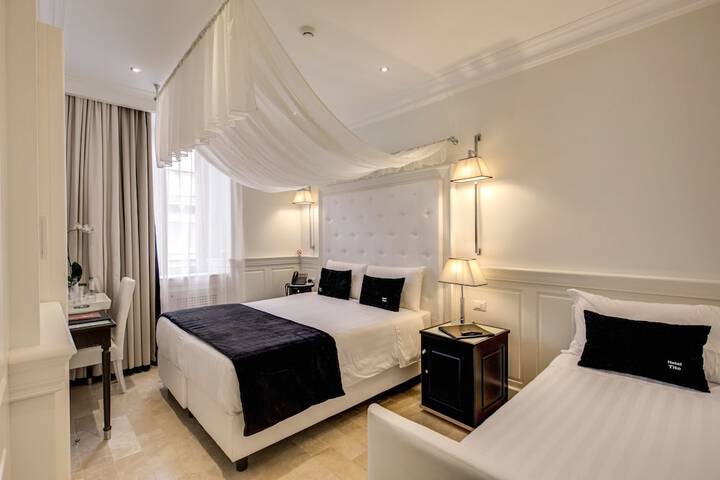 Room 10 of 30