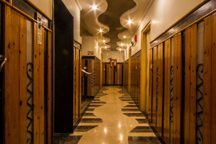 Ballroom/Hall 24 of 29