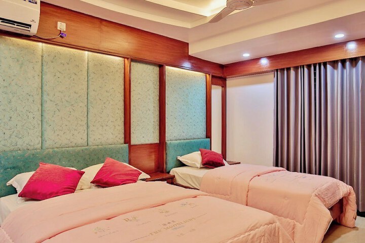 Room 14 of 32