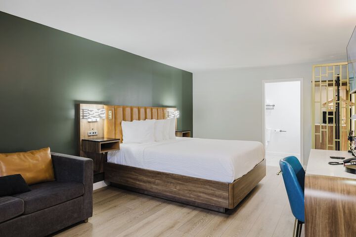 Room 18 of 60
