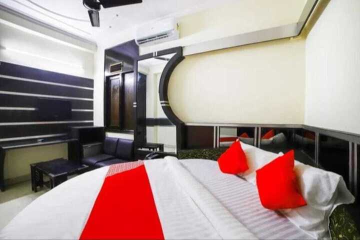 Room 5 of 17