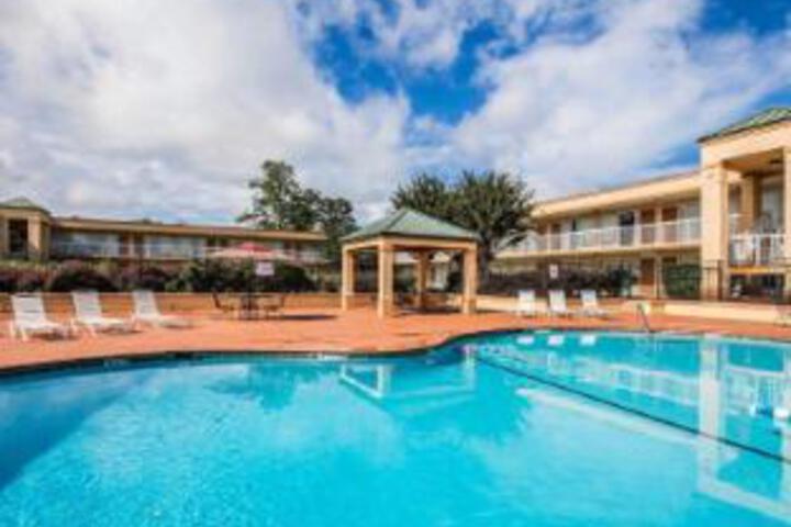 Pool 7 of 23