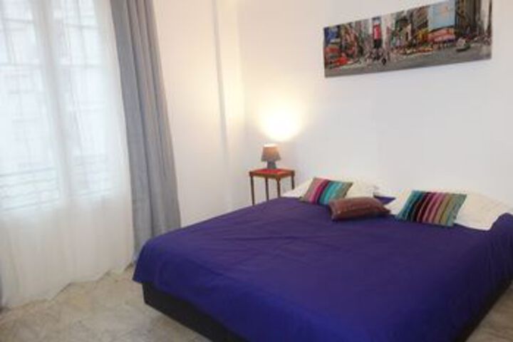 Room 10 of 18