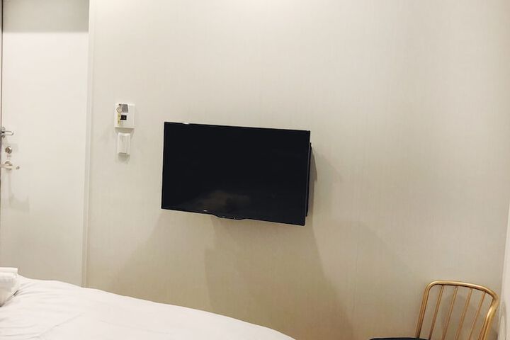 Room 8 of 43