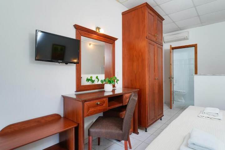 Room 43 of 123
