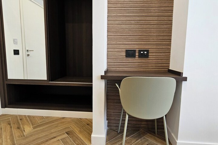 Room 8 of 38