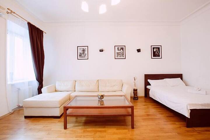Room 6 of 20