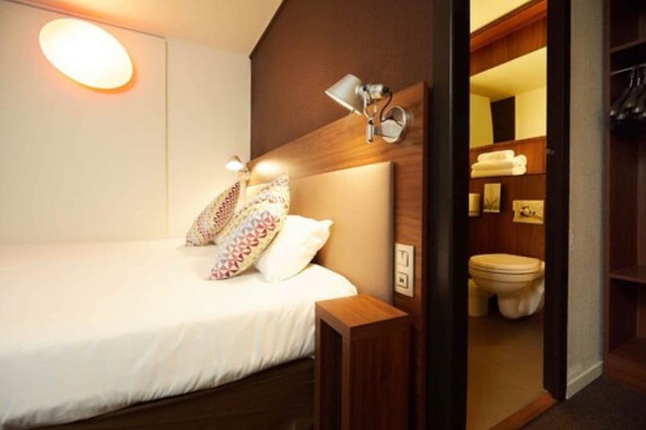 Room 3 of 34